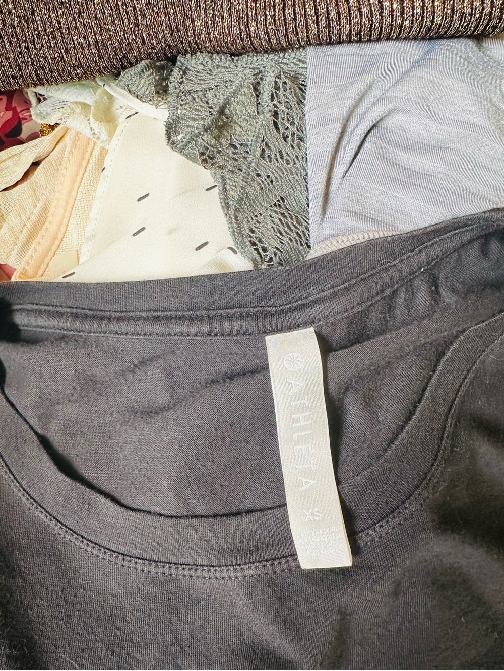 Athleta Women’s Black RISE Cropped Tee with Shiny Lettering - XS, New - Picture 4 of 4